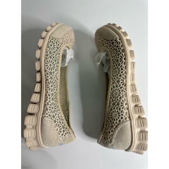 New NWOT Skechers Women 9 beige lace Casual Flat Slip-on shoes walk comfort - Picture 6 of 7